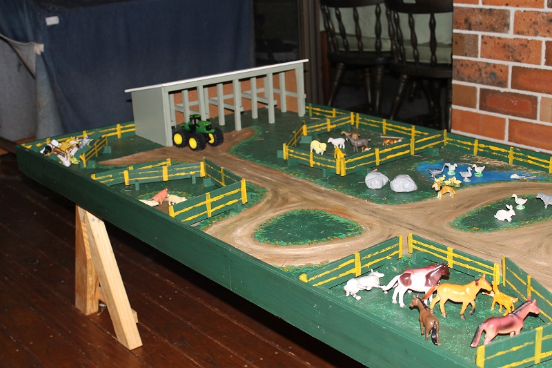 toy farm table
