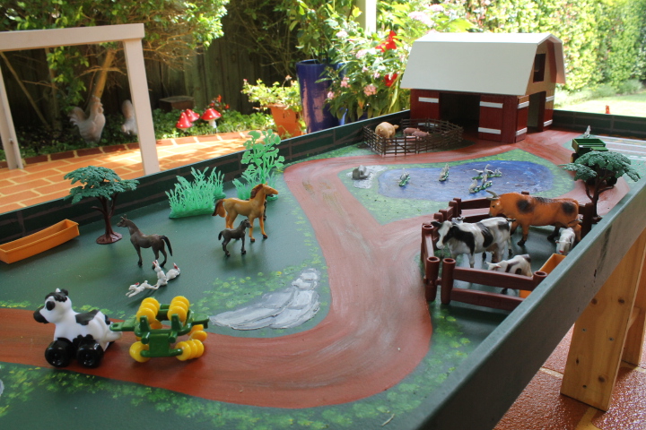 Farmyard Play Table | Grandad's Workshop